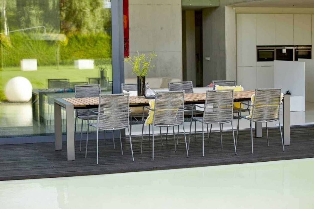 Stół zewnętrzny – solidne i stylowe meble na lato