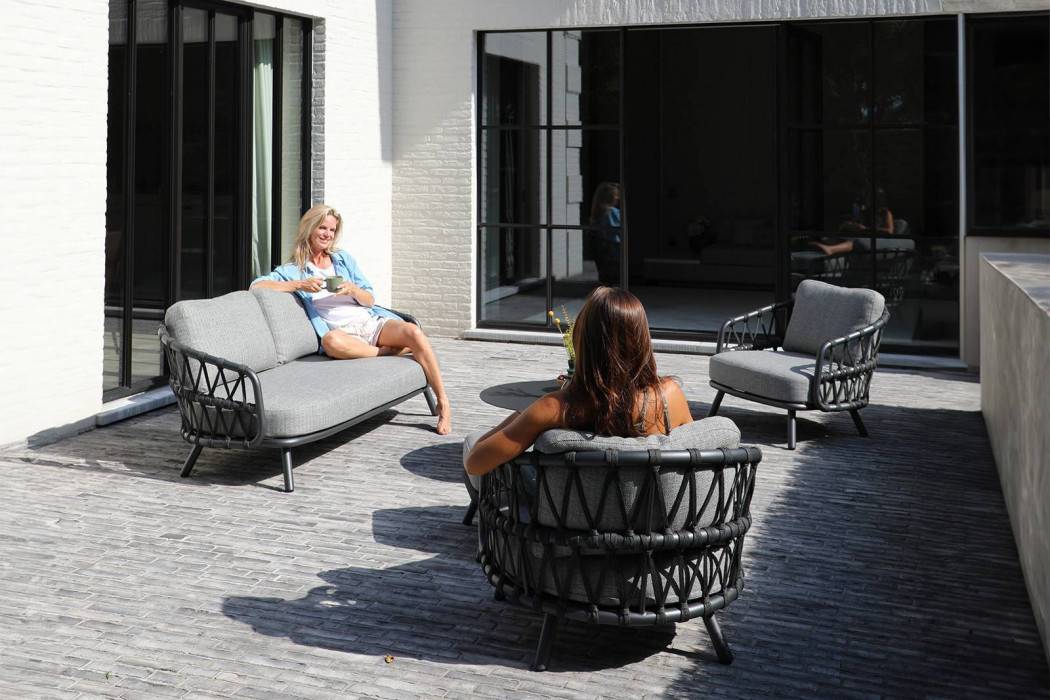 Komfortowe Fotele Balkonowe - Jak Wybrać Idealne Meble do Małej Przestrzeni Zewnętrznej?