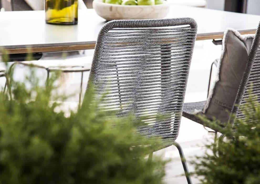 Krzesła na taras – podstawowe wyposażenie każdego ogrodu