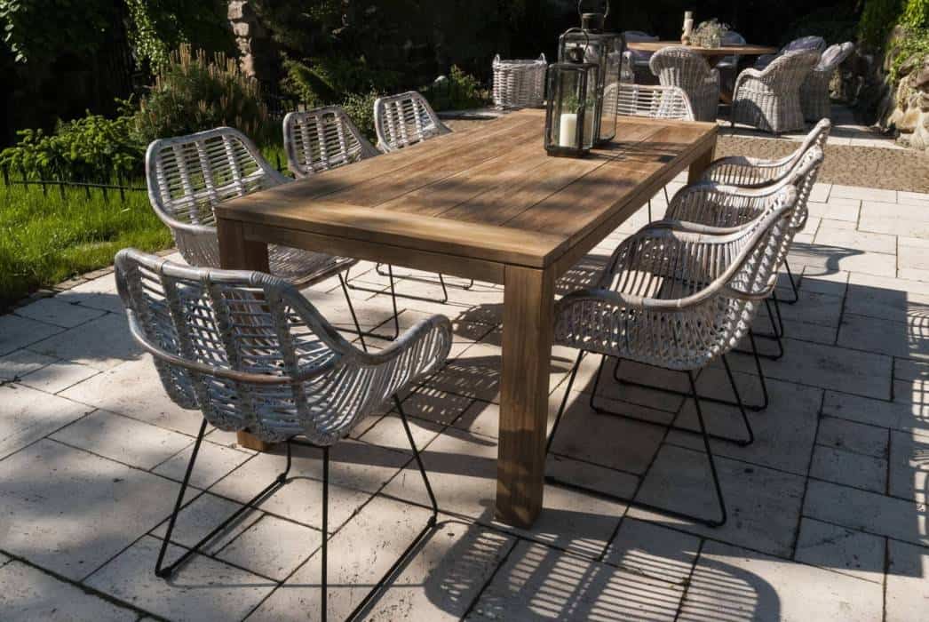 Stół drewniany do ogrodu – jaki wybrać?