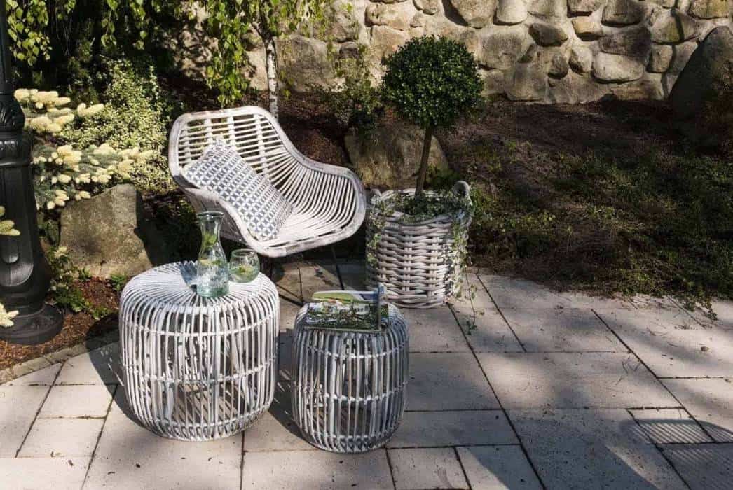 Stół i krzesła ogrodowe rattanowe – bądź bliżej natury! 