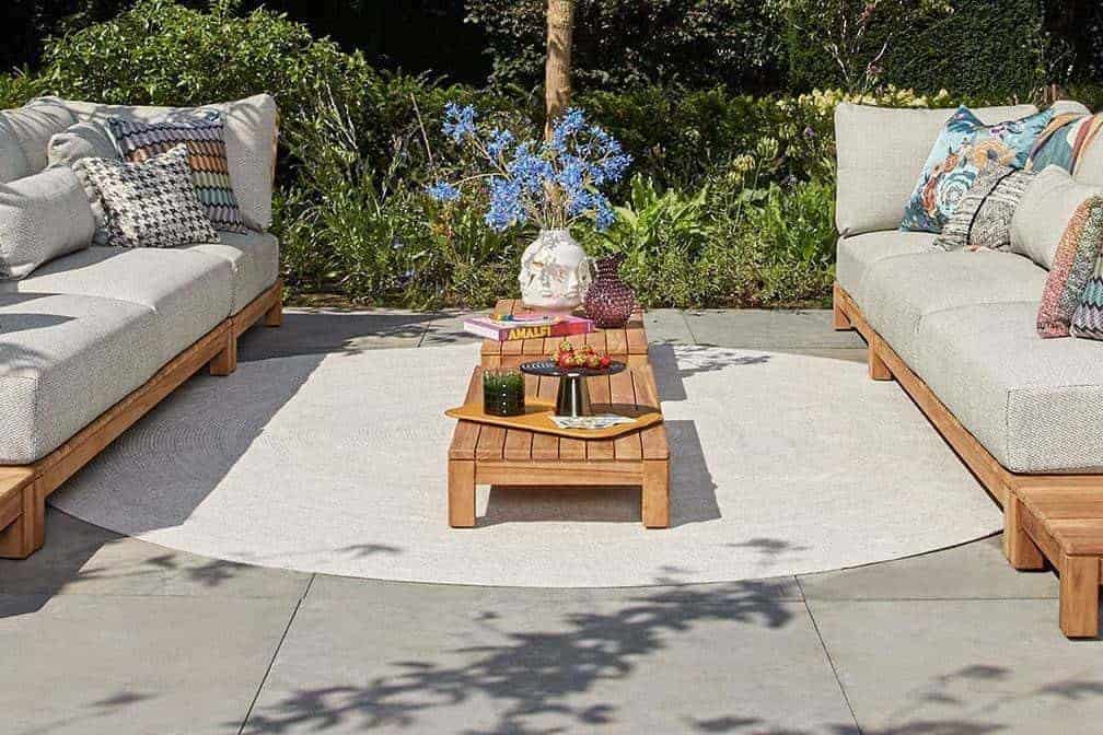 Dywan zewnętrzny na taras – efektowna dekoracja do Twojego ogrodu