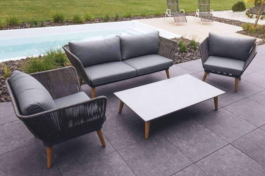 Narożnik ogrodowy z fotelami – luksusowe meble dla większego komfortu