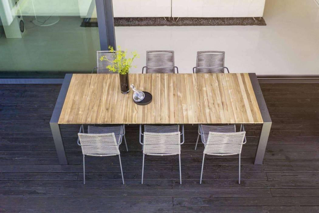 Stół na taras rozkładany – praktyczny mebel na co dzień i wyjątkowe okazje