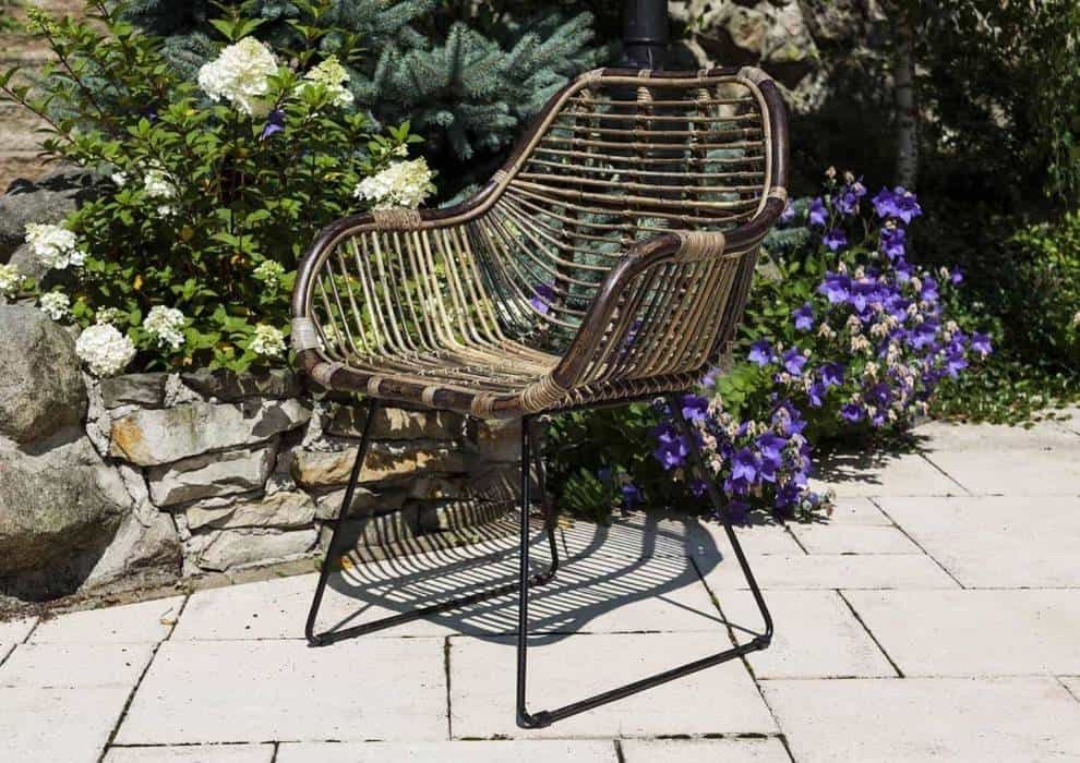 Krzesła z rattanu – modny, naturalny akcent na Twój taras