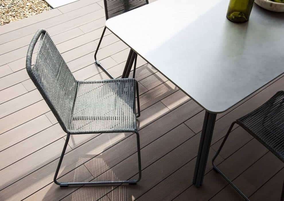 Metalowe krzesła ogrodowe – minimalistycznie, wygodnie, elegancko