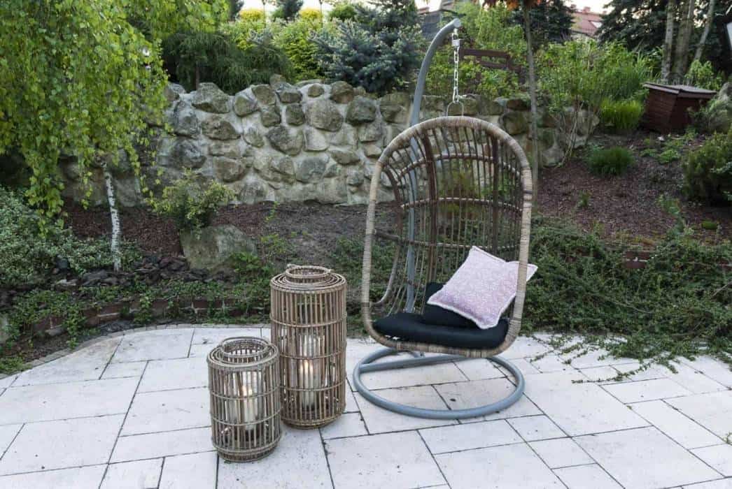 Krzesło wiszące ogrodowe – małe zmiany, wielki efekt!