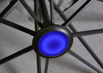 Oświetlenie LED do parasoli ogrodowych Platinum Icon Challenger Solarflex