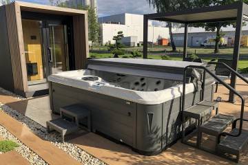 sauna i jacuzzi ogrodowe: Wanna z hydromasażem ECSTATIC WAVE OUTLET